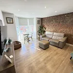 Merchants Quarters - Full Collection - Three In One - With Harbour And Sea Views - Free Roof Terrace With Sea And Harbour View And Location To Beaches Amenities Restaurants And Harbour 펜션 스카버러