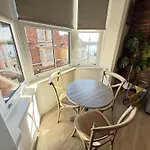 펜션 Merchants Quarters - Full Collection - Three In One - With Harbour And Sea Views - Free Roof Terrace With Sea And Harbour View And Location To Beaches Amenities Restaurants And Harbour *