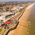 Merchants Quarters - Full Collection - Three In One - With Harbour And Sea Views - Free Roof Terrace With Sea And Harbour View And Location To Beaches Amenities Restaurants And Harbour * 스카버러