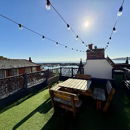 Merchants Quarters - Full Collection - Three In One - With Harbour And Sea Views - Free Roof Terrace With Sea And Harbour View And Location To Beaches Amenities Restaurants And Harbour 펜션