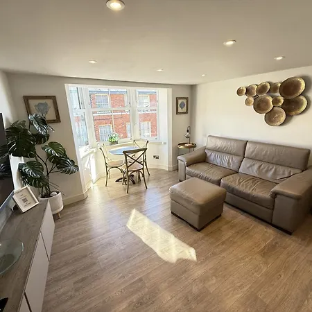 Merchants Quarters - Full Collection - Three In One - With Harbour And Sea Views - Free Roof Terrace With Sea And Harbour View And Location To Beaches Amenities Restaurants And Harbour 펜션