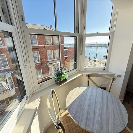 Merchants Quarters - Full Collection - Three In One - With Harbour And Sea Views - Free Roof Terrace With Sea And Harbour View And Location To Beaches Amenities Restaurants And Harbour 펜션 스카버러