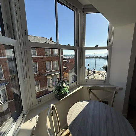Merchants Quarters - Full Collection - Three In One - With Harbour And Sea Views - Free Roof Terrace With Sea And Harbour View And Location To Beaches Amenities Restaurants And Harbour 펜션 스카버러