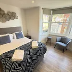 Merchants Quarters - Full Collection - Three In One - With Harbour And Sea Views - Free Roof Terrace With Sea And Harbour View And Location To Beaches Amenities Restaurants And Harbour Скарборо