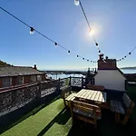 Merchants Quarters - Full Collection - Three In One - With Harbour And Sea Views - Free Roof Terrace With Sea And Harbour View And Location To Beaches Amenities Restaurants And Harbour Дом отдыха