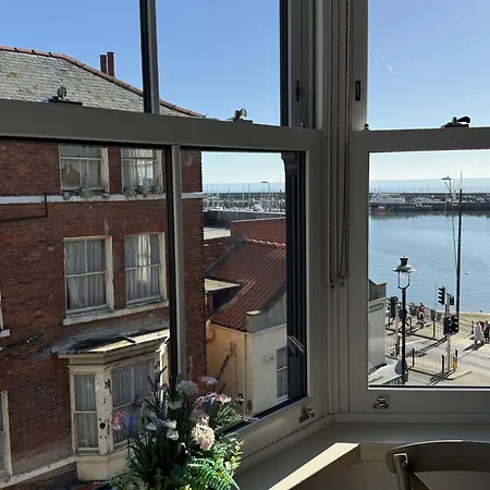 Дом отдыха Merchants Quarters - Full Collection - Three In One - With Harbour And Sea Views - Free Roof Terrace With Sea And Harbour View And Location To Beaches Amenities Restaurants And Harbour *