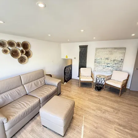 Merchants Quarters - Full Collection - Three In One - With Harbour And Sea Views - Free Roof Terrace With Sea And Harbour View And Location To Beaches Amenities Restaurants And Harbour 스카버러