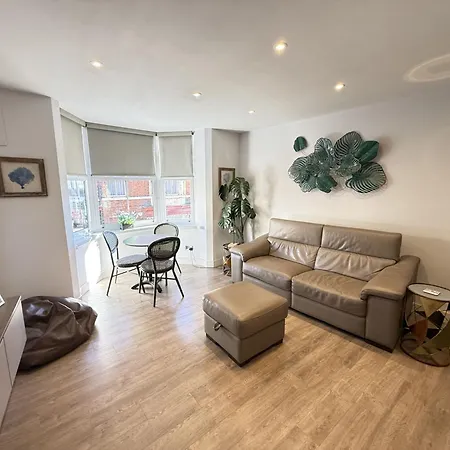 Merchants Quarters - Full Collection - Three In One - With Harbour And Sea Views, Roof Terrace And Location To Amenities * Scarborough