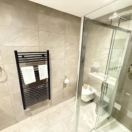 Merchants Quarters - Full Collection - All Three Apartments In One Booking - All With Harbour And Sea Views - Free Roof Top Terrace With Sea And Harbour View And Central Location To Beaches Amenities Restaurants And Harbour *