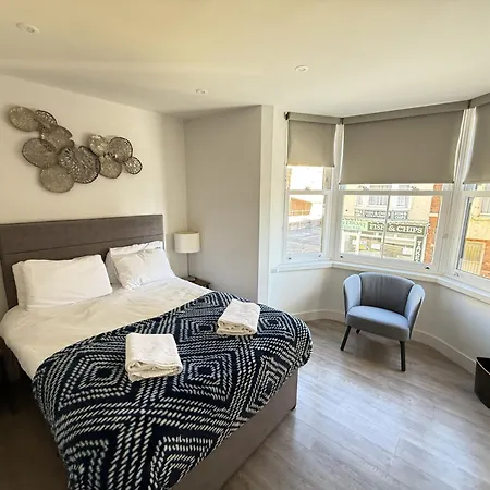 Merchants Quarters - Full Collection - All Three Apartments In One Booking - All With Harbour And Sea Views - Free Roof Top Terrace With Sea And Harbour View And Central Location To Beaches Amenities Restaurants And Harbour 度假居