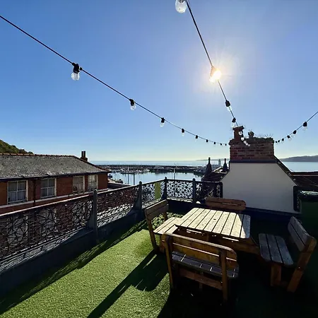 Merchants Quarters - Full Collection - Three In One - With Harbour And Sea Views - Free Roof Terrace With Sea And Harbour View And Location To Beaches Amenities Restaurants And Harbour Дом отдыха
