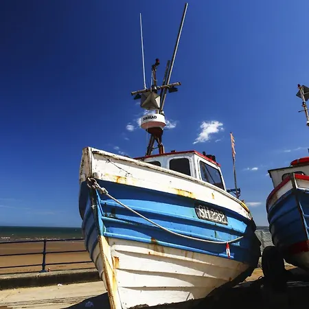 Merchants Quarters - Full Collection - Three In One - With Harbour And Sea Views, Roof Terrace And Location To Amenities * Scarborough