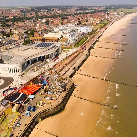 Merchants Quarters - Full Collection - Three In One - With Harbour And Sea Views, Roof Terrace And Location To Amenities * Scarborough