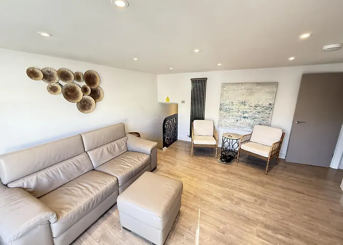 Merchants Quarters - Full Collection - Three In One - With Harbour And Sea Views - Free Roof Terrace With Sea And Harbour View And Location To Beaches Amenities Restaurants And Harbour Scarborough