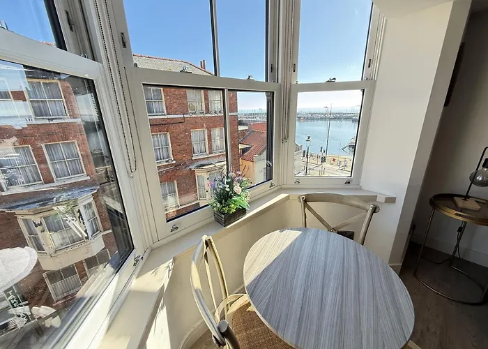 Merchants Quarters - Full Collection - Three In One - With Harbour And Sea Views - Free Roof Terrace With Sea And Harbour View And Location To Beaches Amenities Restaurants And Harbour 펜션 스카버러