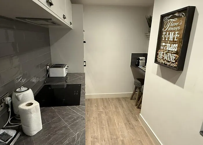 Semesterbostad Merchants Quarters - Full Collection - Three In One - With Harbour And Sea Views - Free Roof Terrace With Sea And Harbour View And Location To Beaches Amenities Restaurants And Harbour *