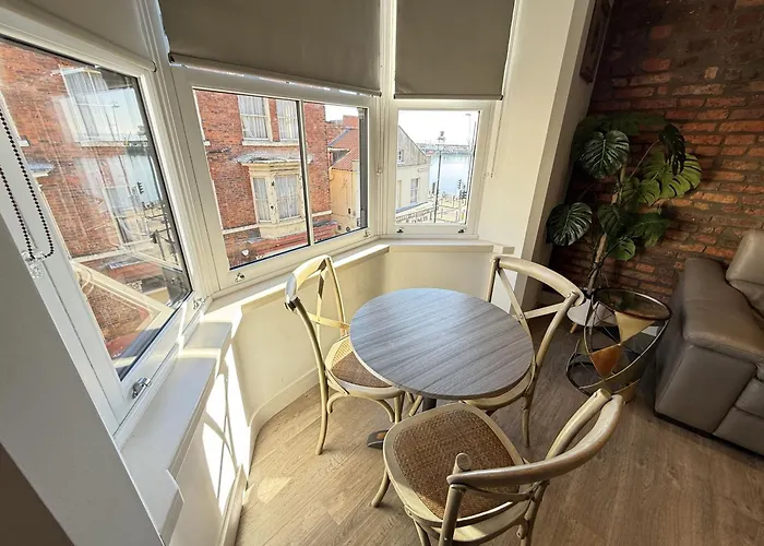 Semesterbostad Merchants Quarters - Full Collection - Three In One - With Harbour And Sea Views - Free Roof Terrace With Sea And Harbour View And Location To Beaches Amenities Restaurants And Harbour *