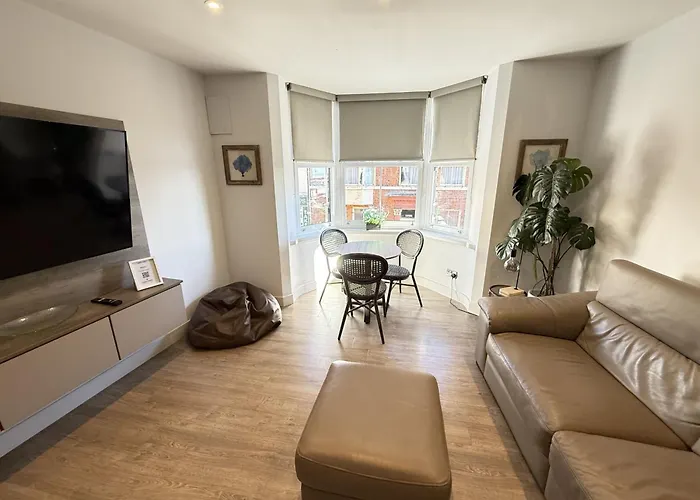 Merchants Quarters - Full Collection - Three In One - With Harbour And Sea Views - Free Roof Terrace With Sea And Harbour View And Location To Beaches Amenities Restaurants And Harbour *