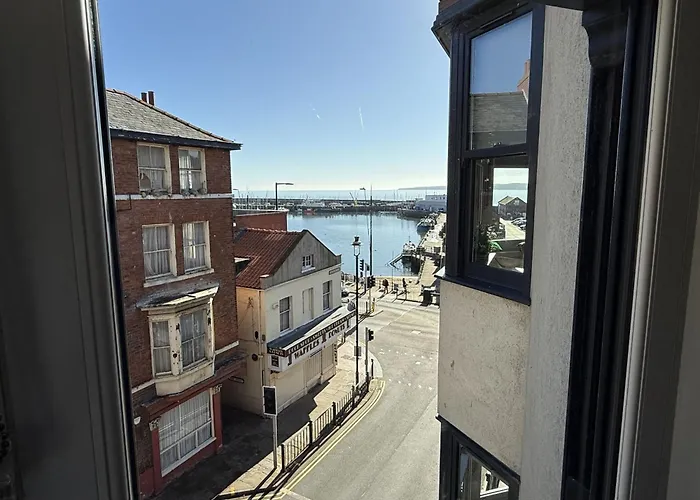 Merchants Quarters - Full Collection - Three In One - With Harbour And Sea Views - Free Roof Terrace With Sea And Harbour View And Location To Beaches Amenities Restaurants And Harbour *