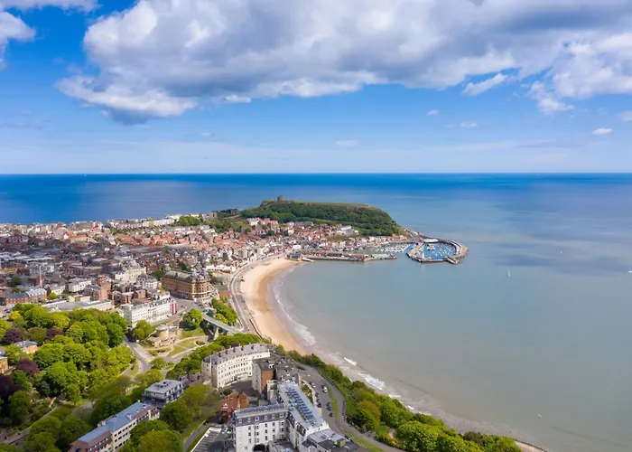 Merchants Quarters - Full Collection - Three In One - With Harbour And Sea Views - Free Roof Terrace With Sea And Harbour View And Location To Beaches Amenities Restaurants And Harbour Semesterbostad