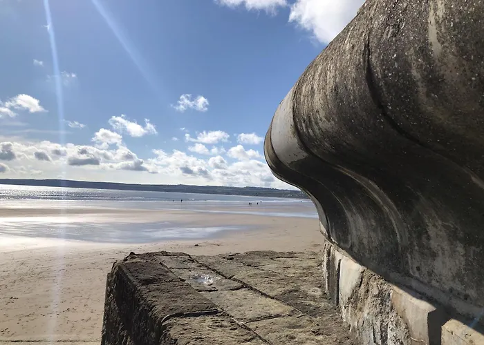 Merchants Quarters - Full Collection - Three In One - With Harbour And Sea Views - Free Roof Terrace With Sea And Harbour View And Location To Beaches Amenities Restaurants And Harbour Semesterbostad